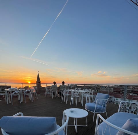 Solarium, Lounge or bar