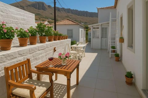 Property building, Balcony/Terrace, Mountain view