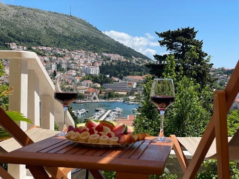 Natural landscape, View (from property/room), Dining area, Sea view, Lunch, Dinner