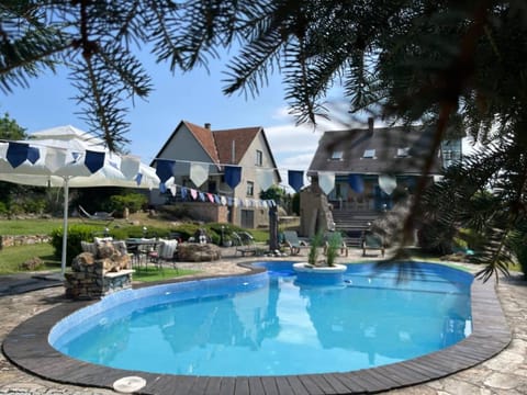 Property building, Day, Garden, Garden view, Pool view, Swimming pool, sunbed