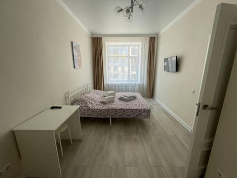 Bed, TV and multimedia, Bedroom