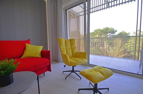 View (from property/room), Balcony/Terrace, Living room, Seating area