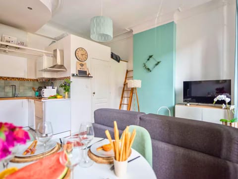 TV and multimedia, Kitchen or kitchenette, Living room, Dining area