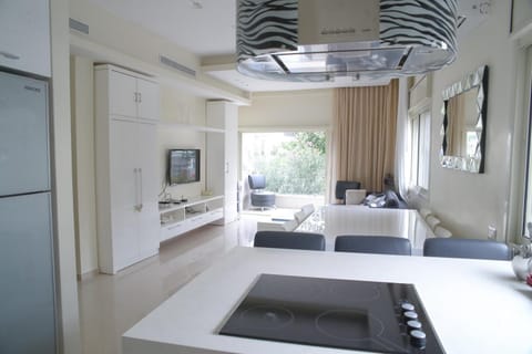 TV and multimedia, Living room, Dining area