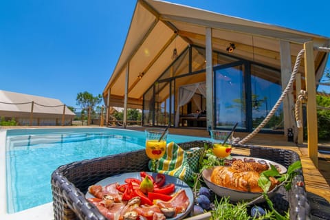 Food, Swimming pool, Breakfast