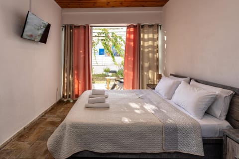 Patio, Bed, Bedroom