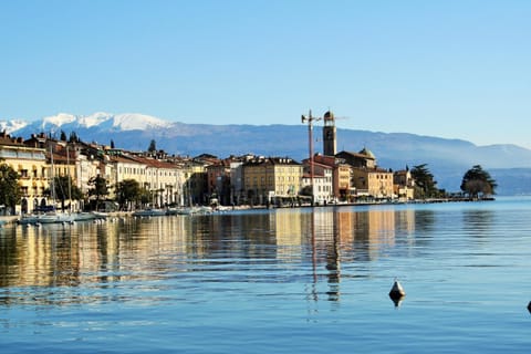 Nearby landmark, Neighbourhood, Lake view, Mountain view
