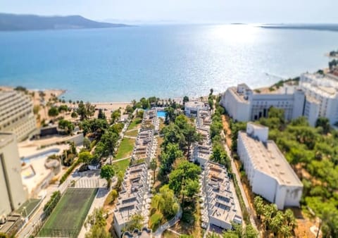 Property building, Natural landscape, Bird's eye view, Beach, Sea view, Location