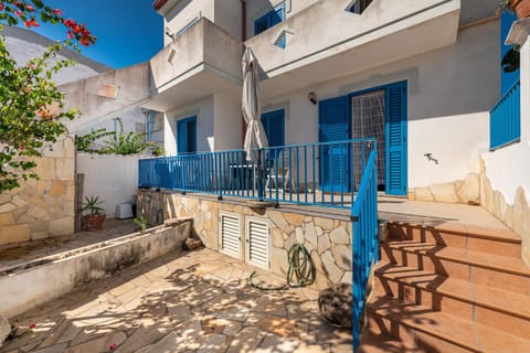 Casa Vacanze 21 Aprile - T House in Calasetta