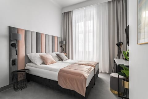 Property building, Bed, Photo of the whole room, Bedroom