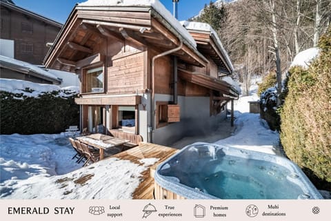 Property building, Hot Tub, Balcony/Terrace
