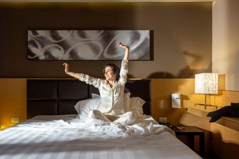 Bed, People, Photo of the whole room, Bedroom, towels