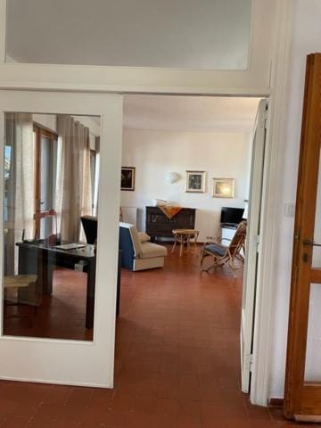 Bed, Living room, Seating area