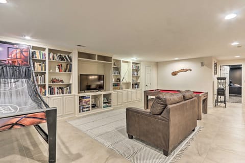 Charles Town Home with Private Pool and Hot Tub House in Shenandoah Valley