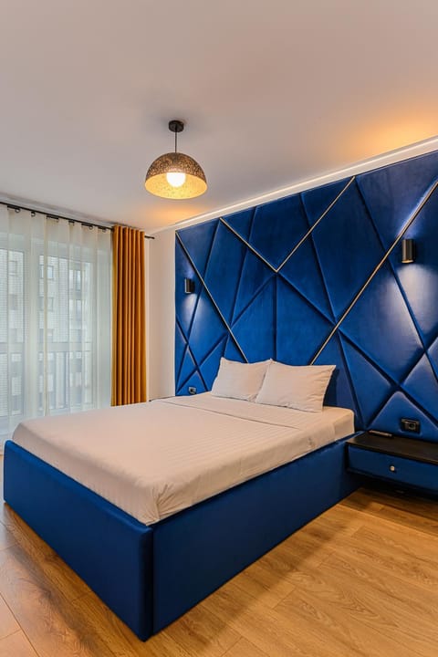 Bed, View (from property/room), View (from property/room), Balcony/Terrace, Balcony/Terrace, Photo of the whole room, Decorative detail, Decorative detail, Bedroom, City view, City view, Mountain view, Mountain view, Street view, Street view, Time of day, cot, Quiet street view, Facility for disabled guests, hair dresser, acessibility