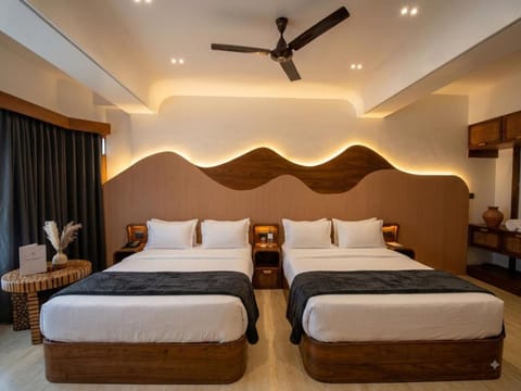 Bed, Night, Photo of the whole room, Bedroom, air conditioner