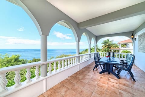 View (from property/room), Balcony/Terrace, Dining area