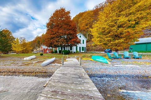 Seneca Vintage House in Seneca Lake