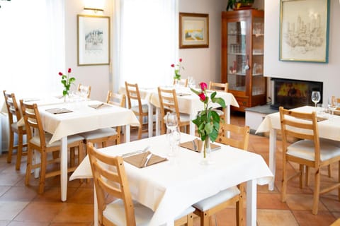 Lounge or bar, Buffet breakfast, Dinner