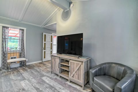 Cozy North Bend Getaway Near Dunes and Ocean! House in Oregon