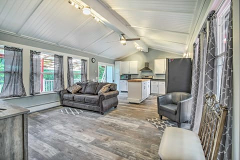 Cozy North Bend Getaway Near Dunes and Ocean! House in Oregon