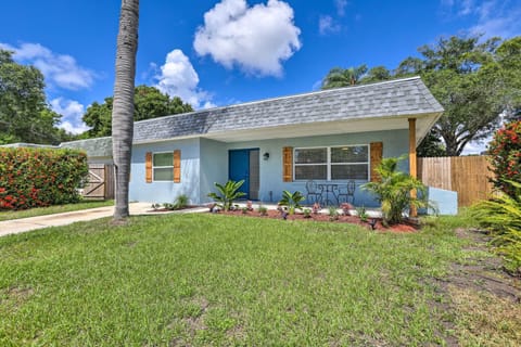 2 Mi to Beach Home with Screened Porch in Largo House in Largo