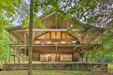Lakefront Hideaway in Scranton Spacious Deck House in Arkansas