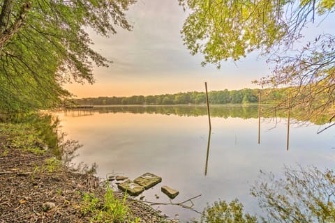 Lakefront Hideaway in Scranton Spacious Deck House in Arkansas