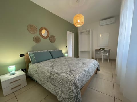 Bed, Photo of the whole room, Bedroom, air conditioner