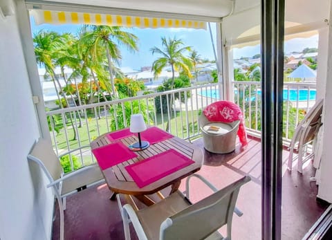 Patio, Natural landscape, View (from property/room), Balcony/Terrace, Dining area, Garden view, Pool view, Swimming pool, sunbed