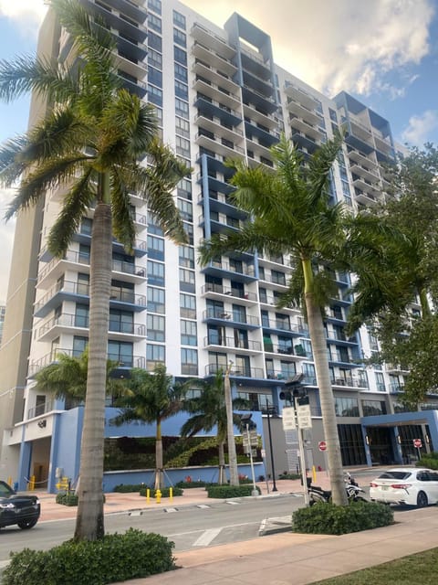 DOWNTOWN DORAL, FLORIDA. NEW CONDO STYLE RESORT. Apartment hotel in Doral