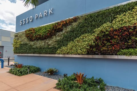 DOWNTOWN DORAL, FLORIDA. NEW CONDO STYLE RESORT. Apartment hotel in Doral