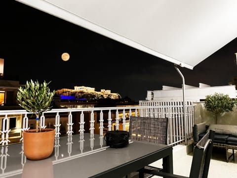 Balcony/Terrace, Location