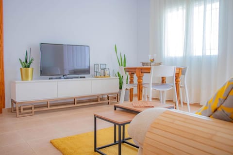 Communal lounge/ TV room, TV and multimedia, Living room, Seating area, Dining area, Evening entertainment