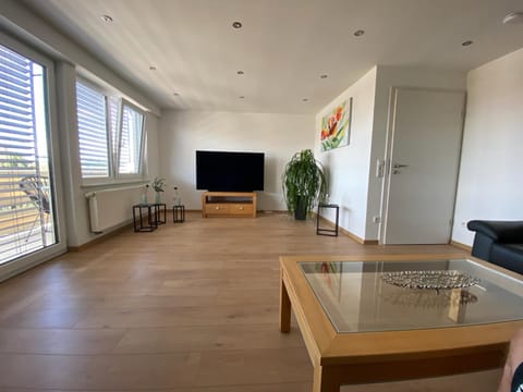 Communal lounge/ TV room, TV and multimedia, Living room