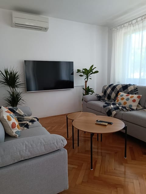 TV and multimedia, Living room, air conditioner