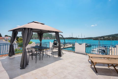 Day, Natural landscape, View (from property/room), Balcony/Terrace, Mountain view, Sea view, sunbed