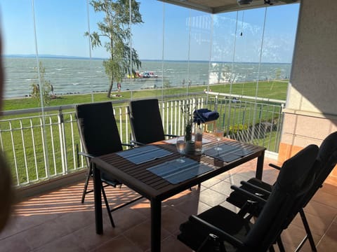Balcony/Terrace, Lake view