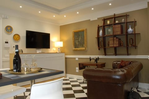TV and multimedia, Living room, Photo of the whole room, Seating area, Evening entertainment