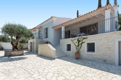 Property building, Patio, Facade/entrance
