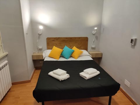 Bed, Photo of the whole room, Bedroom, internet, towels