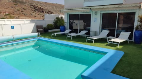 Swimming pool, Swimming pool