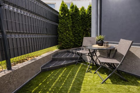 Patio, Spring, Day, Garden, Seating area, Garden view