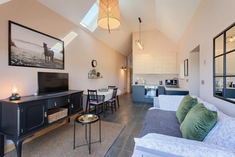 Coach House Cottage on the shores of Lough Corrib House in Galway