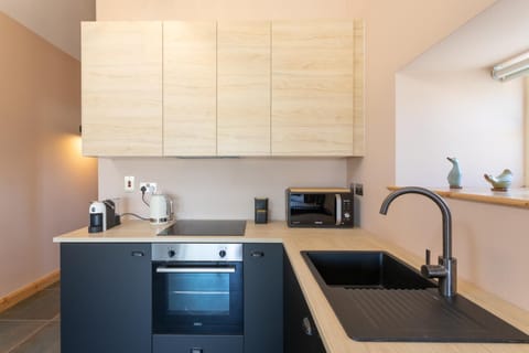 Coach House Cottage on the shores of Lough Corrib House in Galway