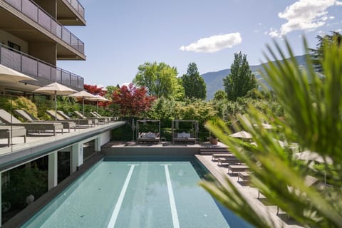 Garden, View (from property/room), Mountain view, Pool view, Swimming pool, sunbed
