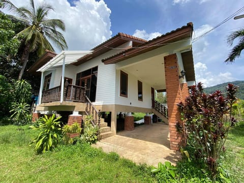 Property building, Facade/entrance, Garden