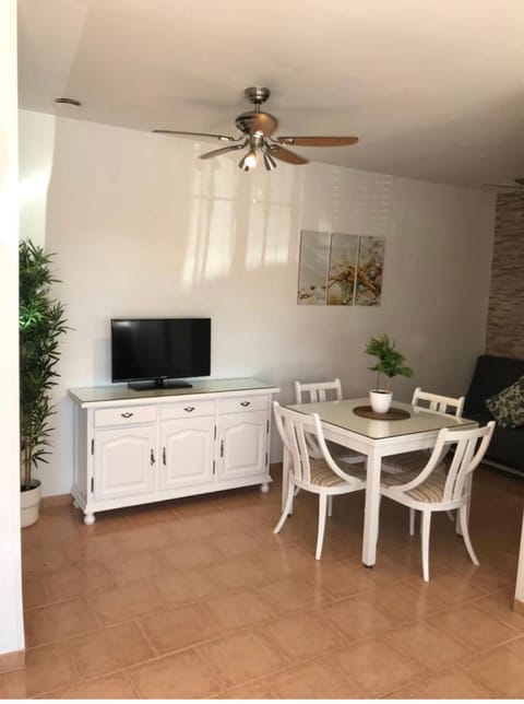 TV and multimedia, Living room, Dining area, fireplace