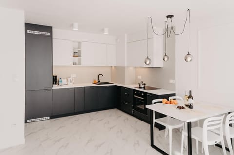 Kitchen or kitchenette, Dining area, pet friendly, stove