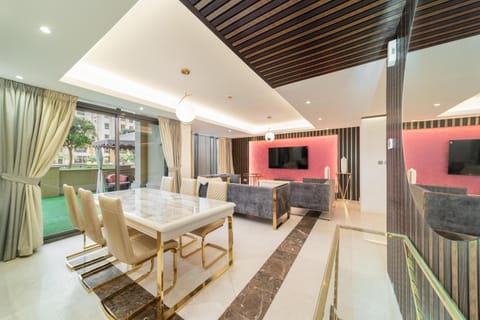 TV and multimedia, Living room, Seating area, Dining area, Evening entertainment